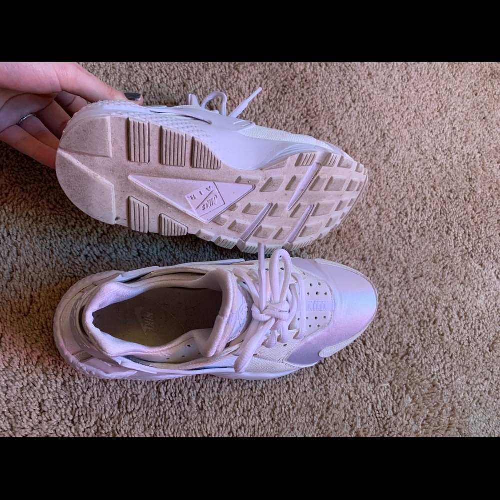 white nike huaraches